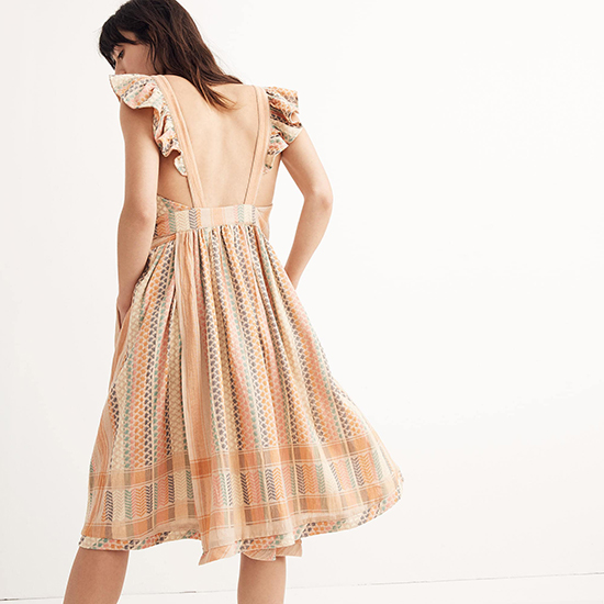 Đầm khoe lưng trần - hot trend mùa hè 2018