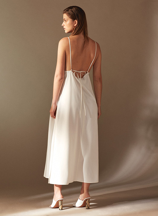 Đầm khoe lưng trần - hot trend mùa hè 2018