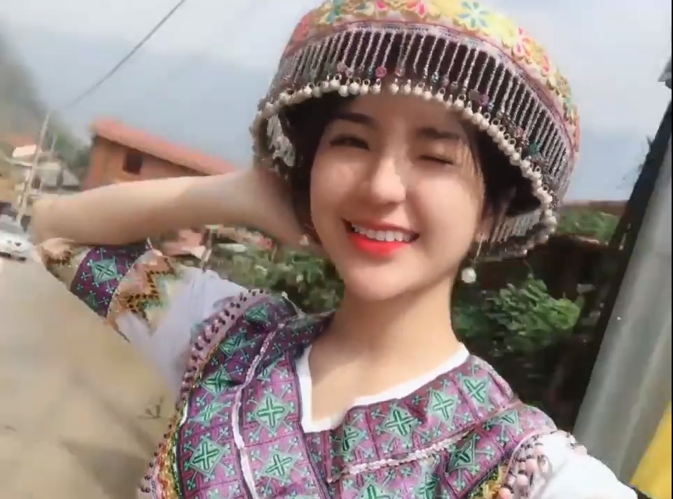 Chỉ 16 giây ngắn ngủi, cô gái trong bộ váy áo dân tộc khiến không ít người đồng loạt xin link vì quá xinh