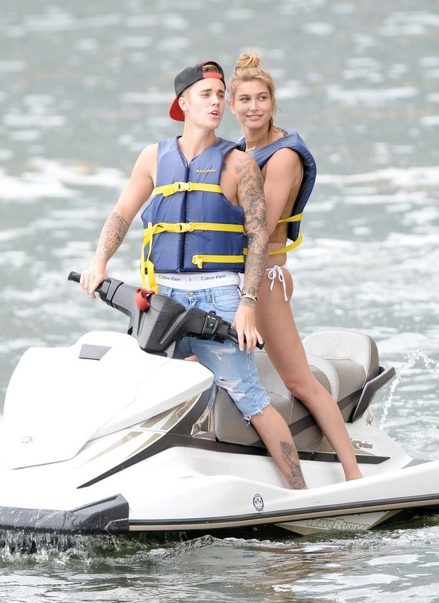 Hội bồ cũ đông đảo và nóng bỏng của Justin Bieber trước khi đính hôn