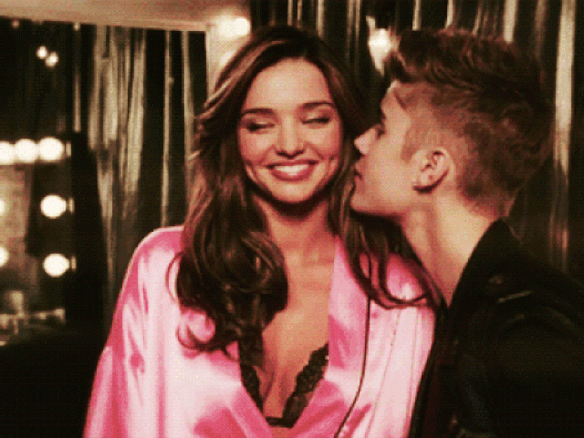 Hội bồ cũ đông đảo và nóng bỏng của Justin Bieber trước khi đính hôn