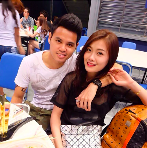 Vô tình đọc tin nhắn trong điện thoại bạn trai, cô gái chết lặng khi bị coi là người thay thế suốt 7 năm ròng