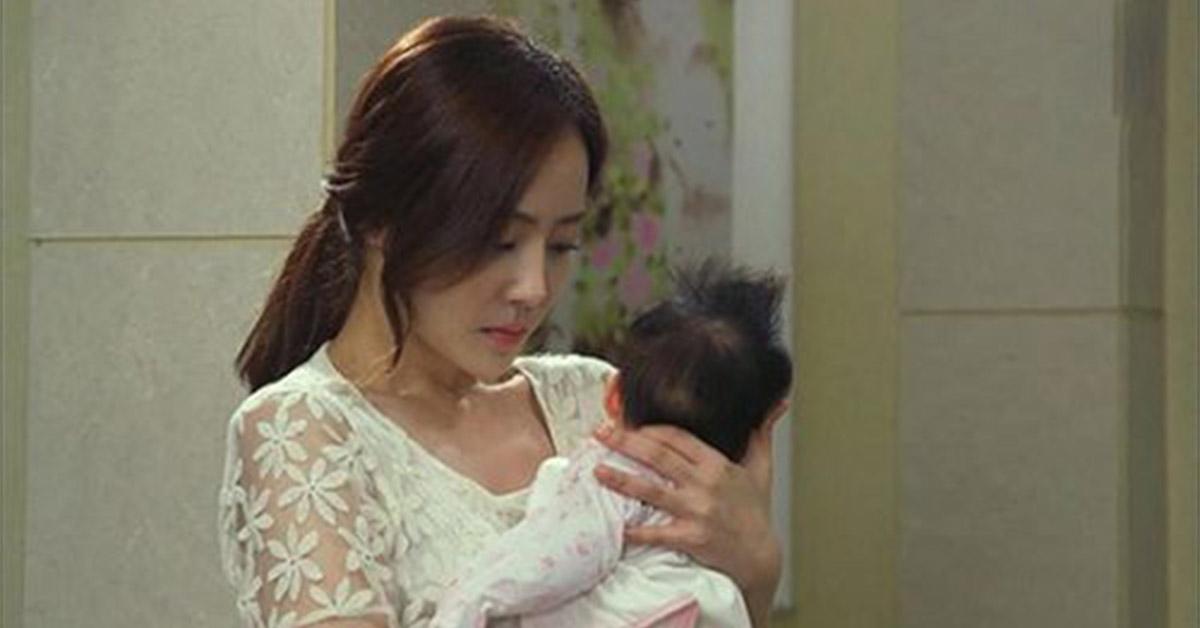 Nửa đêm không thấy chồng đâu, chết lặng trước cảnh tượng trong phòng chị dâu