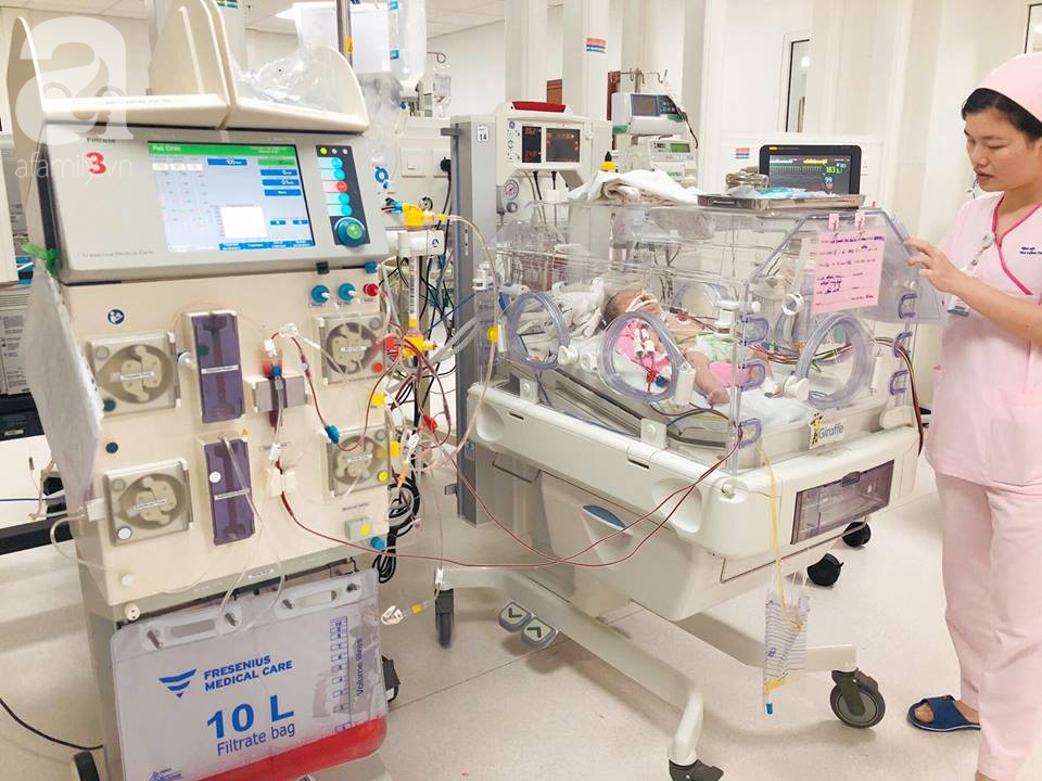 Bé trai 5 ngày tuổi đang khỏe mạnh bỗng ọc máu, suy hô hấp và hôn mê vì căn bệnh rất hiểm