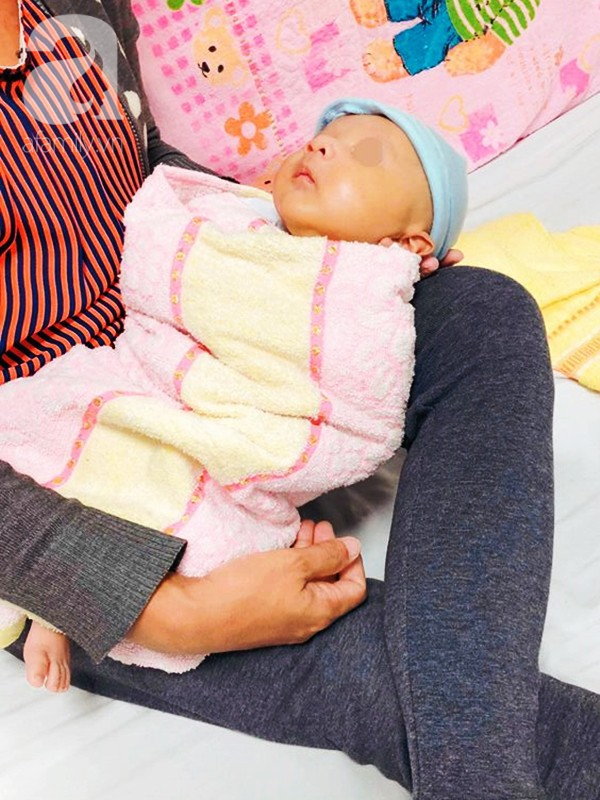 Bé trai 5 ngày tuổi đang khỏe mạnh bỗng ọc máu, suy hô hấp và hôn mê vì căn bệnh rất hiểm