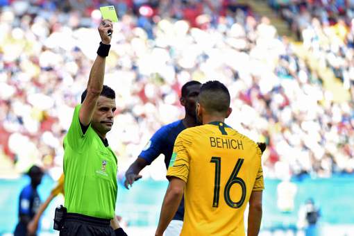 Trọng tài giúp Pháp thắng Úc, bắt trận Pháp vs Bỉ