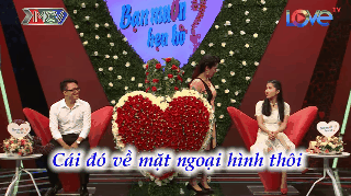 Cô gái kéo giám đốc và hơn 20 đồng nghiệp đến trường quay để xem mặt bạn trai