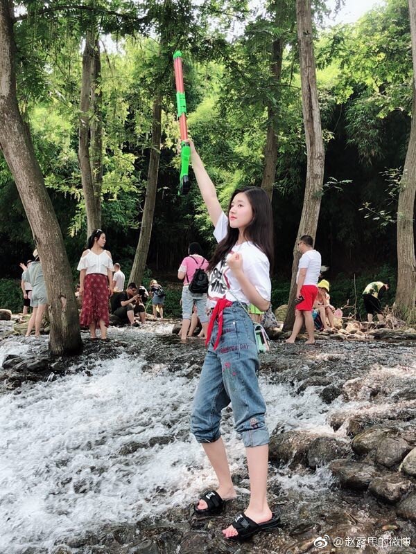 Khoác áo đội tuyển nào đội đó đều rời khỏi World Cup, hot girl này vẫn được yêu vì quá xinh đẹp Khoác áo đội tuyển nào đội đó đều rời khỏi World Cup, hot girl này vẫn được yêu vì quá xinh đẹp