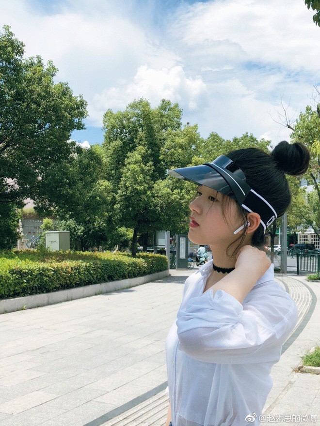 Khoác áo đội tuyển nào đội đó đều rời khỏi World Cup, hot girl này vẫn được yêu vì quá xinh đẹp Khoác áo đội tuyển nào đội đó đều rời khỏi World Cup, hot girl này vẫn được yêu vì quá xinh đẹp