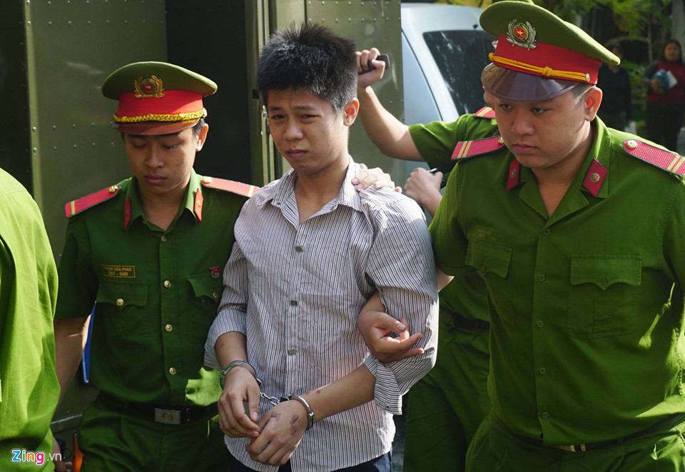 Đẫm nước mắt tại phiên tòa xét xử bị cáo thảm sát 5 người ở Sài Gòn