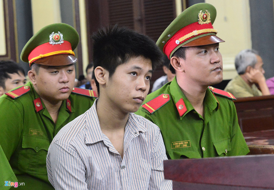 Đẫm nước mắt tại phiên tòa xét xử bị cáo thảm sát 5 người ở Sài Gòn