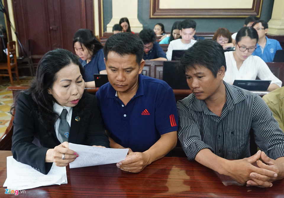 Đẫm nước mắt tại phiên tòa xét xử bị cáo thảm sát 5 người ở Sài Gòn