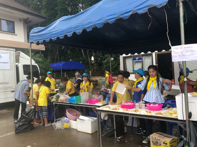 [NÓNG] Giải cứu thành công đội bóng, 4 người nhái cuối cùng đã ra khỏi hang, Thái Lan bắt đầu ăn mừng