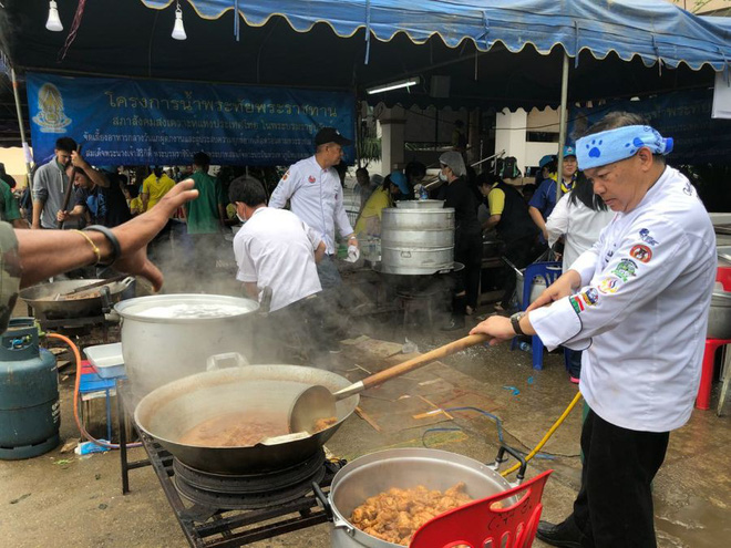 [NÓNG] Giải cứu thành công đội bóng, 4 người nhái cuối cùng đã ra khỏi hang, Thái Lan bắt đầu ăn mừng