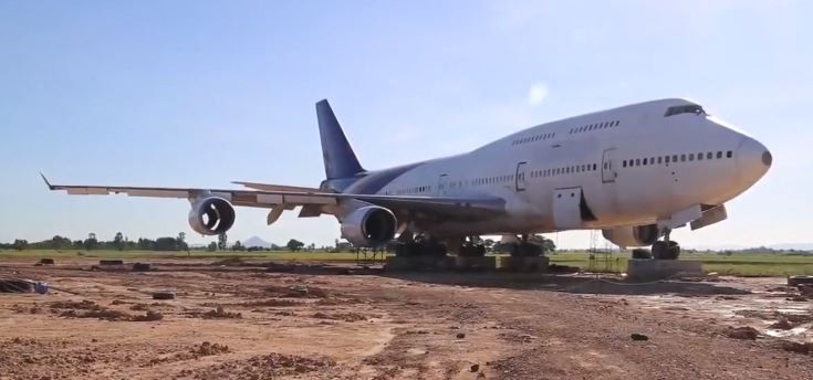 Thái Lan: Dân làng hốt hoảng khi sáng mở mắt dậy bỗng thấy chiếc máy bay Boeing đậu giữa đồng Thái Lan: Dân làng hốt hoảng khi sáng mở mắt dậy bỗng thấy chiếc máy bay Boeing đậu giữa đồng