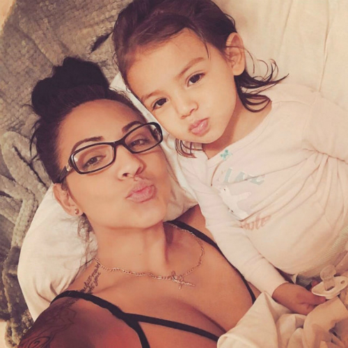 Bà ngoại xinh đẹp ngày nào cũng phải từ chối tỏ tình của trai trẻ