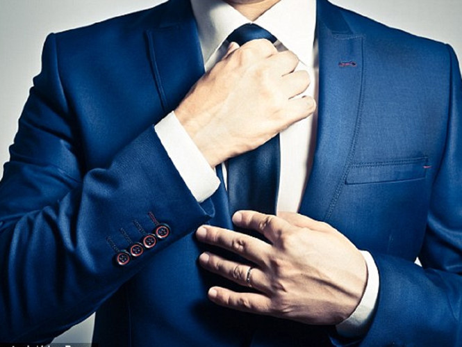 Mang cà vạt làm giảm hiệu suất làm việc của nam giới