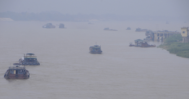 Cát tặc lộng hành, chủ tịch xã bất lực chỉ muốn nhảy sông