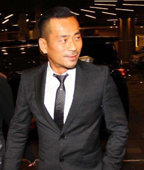 Chi gần 8 ngàn tỷ ly hôn vợ để đến với bồ nhí, tỷ phú Hồng Kông vẫn tranh thủ cặp kè thêm mẫu nữ Nhật Bản nóng bỏng