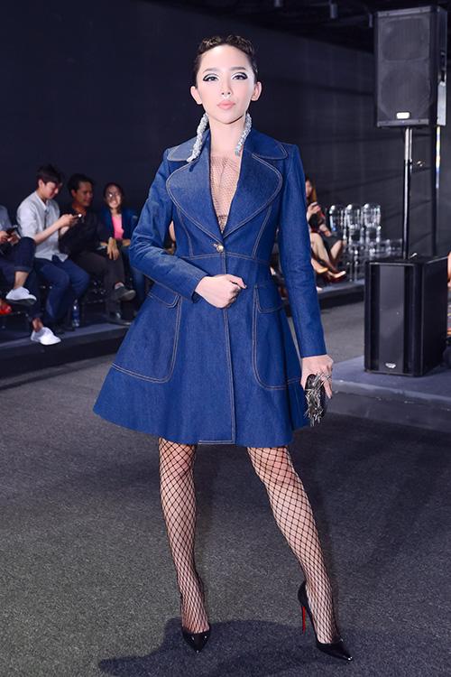 Dù cao hay thấp, béo hay gầy chỉ cần diện đầm jeans suông vào là cân đối ngay