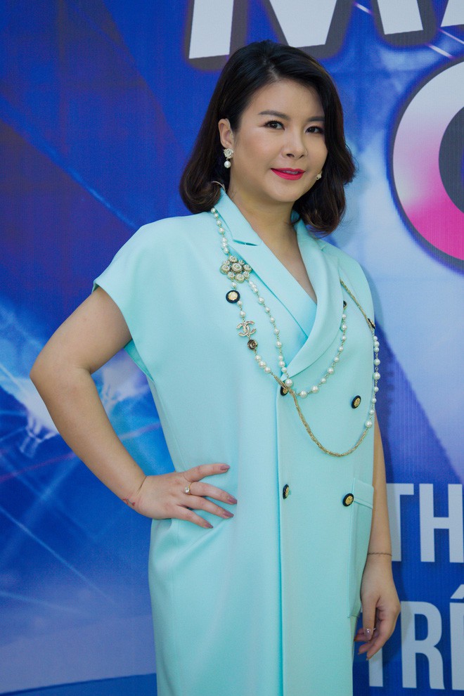 Kim Oanh bị chỉ trích nặng nề khi ngồi ghế giám khảo cùng Quang Linh và Đàm Vĩnh Hưng Kim Oanh bị chỉ trích nặng nề khi ngồi ghế giám khảo cùng Quang Linh và Đàm Vĩnh Hưng