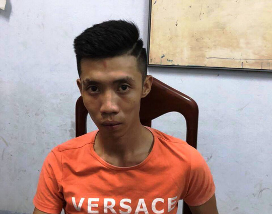 Bắt hung thủ cầm dao xoắn đâm chết người vì cho rằng bị nhìn đểu