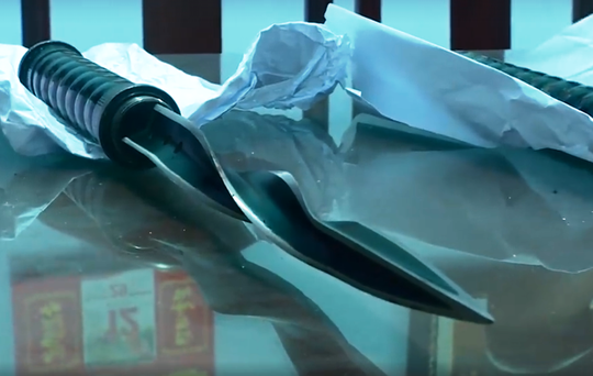 Bắt hung thủ cầm dao xoắn đâm chết người vì cho rằng bị nhìn đểu