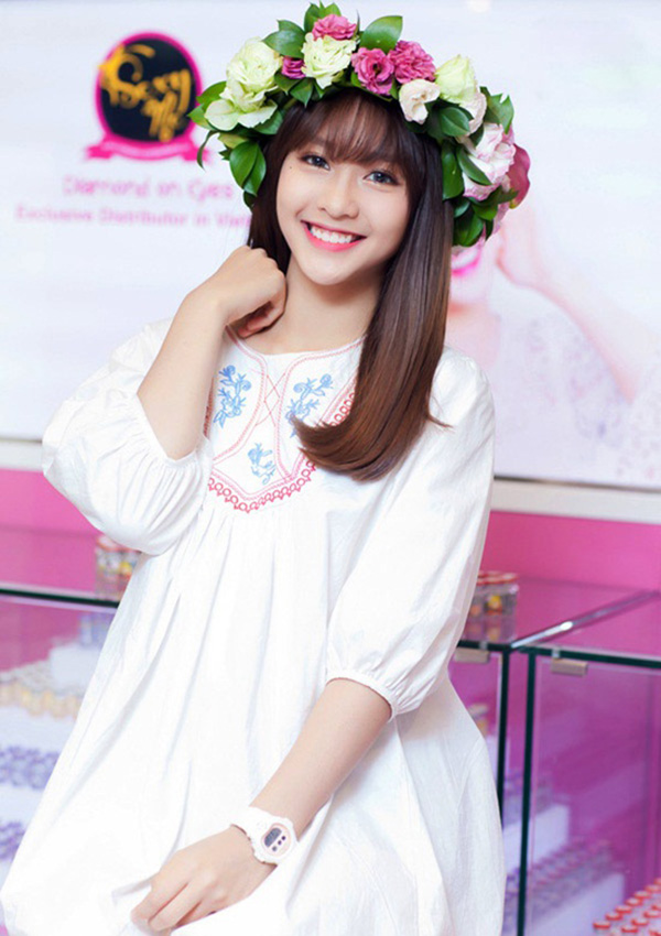 Khả Ngân: Từ hot girl đầy scandal đến nữ chính Hậu duệ mặt trời