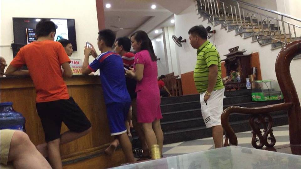 Bị tố đuổi đoàn 14 người gồm cả trẻ nhỏ đi ngay trong đêm vì tự ý ra ngoài ăn: Chủ khách sạn và người thuê giúp lên tiếng