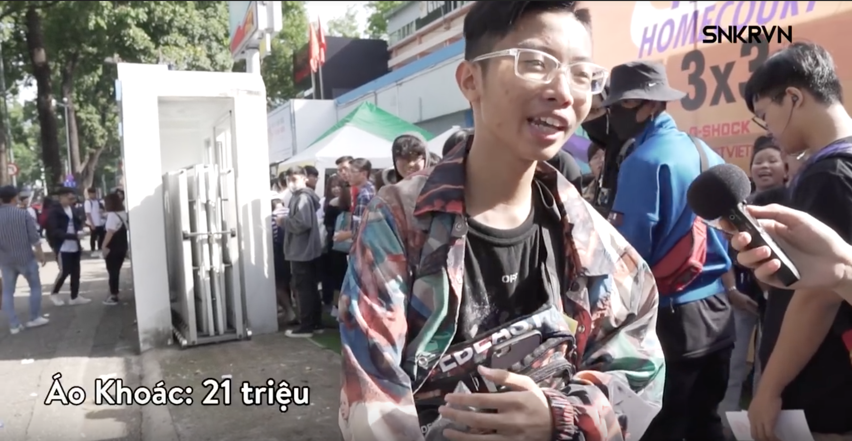 Xem giới trẻ Việt tự bóc set đồ của mình tại Sneaker Fest 2018 mà choáng, có bộ lên đến cả trăm triệu đồng! Xem giới trẻ Việt tự bóc set đồ của mình tại Sneaker Fest 2018 mà choáng, có bộ lên đến cả trăm triệu đồng!