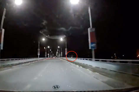 Tuyên Quang: Camera hành trình bất ngờ ghi lại cảnh một nam thanh niên nhảy cầu trong đêm