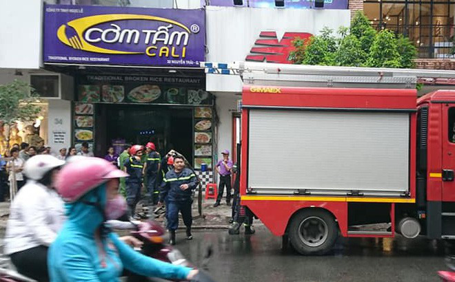 Cháy quán cơm tấm Cali giữa Sài Gòn, nhiều thực khách tháo chạy