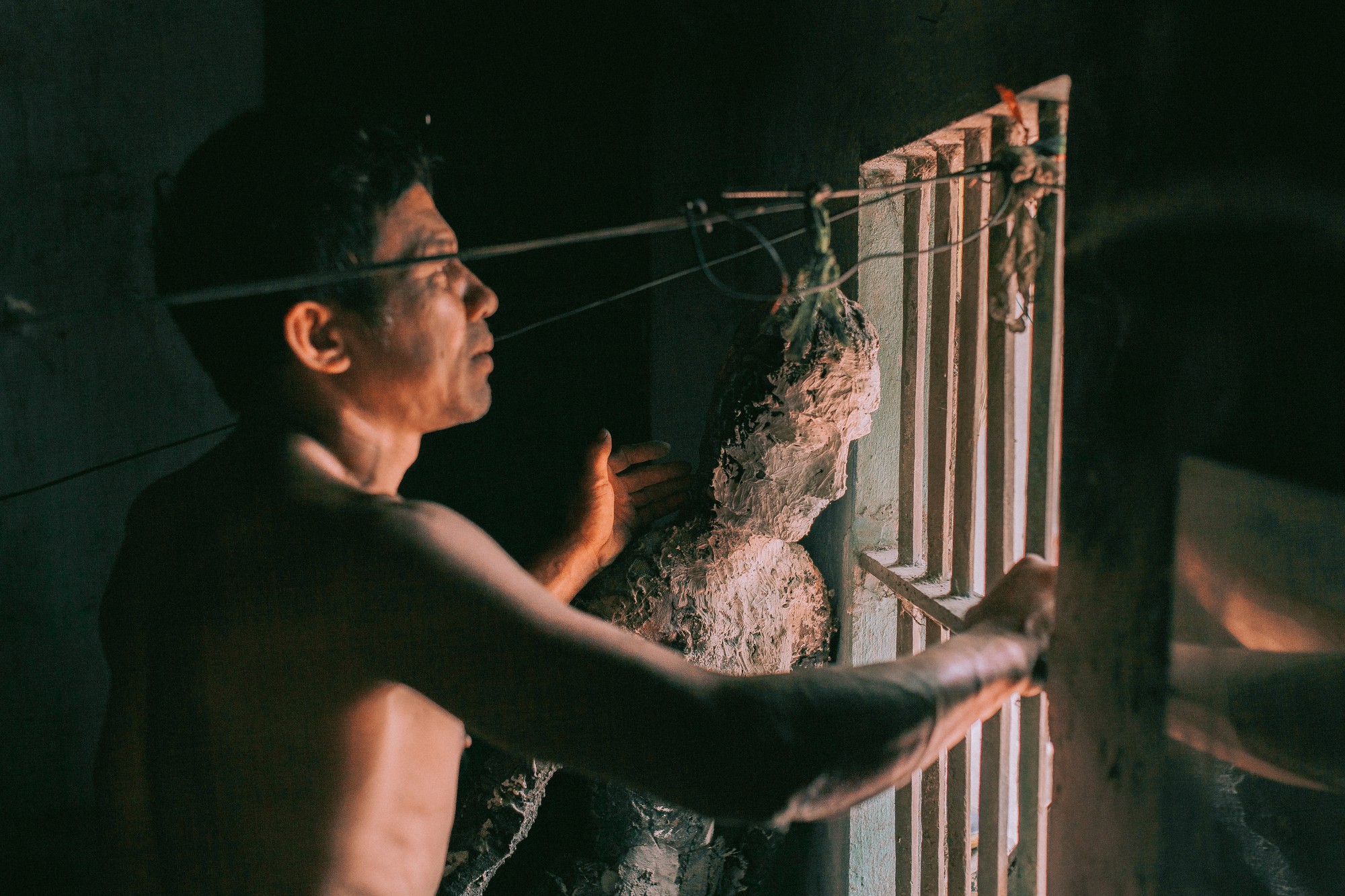 Gặp người họa sĩ cụt chân trong bộ ảnh gây sốt của nữ sinh trường SKĐA: Hóa điên sau 20 lần cất công tìm người vợ bỏ đi nhưng không thấy