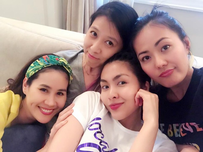 Tình bạn 10 năm của hội bạn thân Hà Tăng: Người bị lãng quên, kẻ qua thời đỉnh cao, vẫn bất chấp thịnh suy danh vọng để nắm tay nhau Tình bạn 10 năm của hội bạn thân Hà Tăng: Người bị lãng quên, kẻ qua thời đỉnh cao, vẫn bất chấp thịnh suy danh vọng để nắm tay nhau