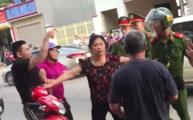 Thanh niên dọa CSTT Bác tao là Trưởng công an không có quan hệ với lãnh đạo công an