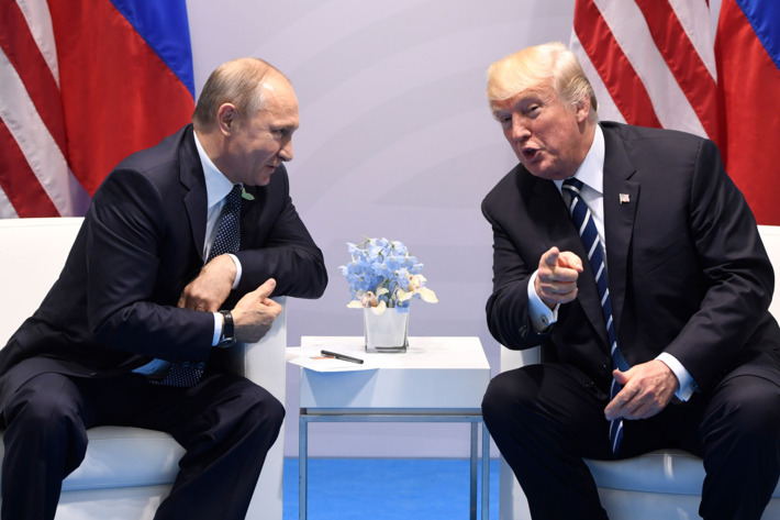 Trump mong Putin bỏ qua sự ngốc ngếch của quan chức Nhà Trắng