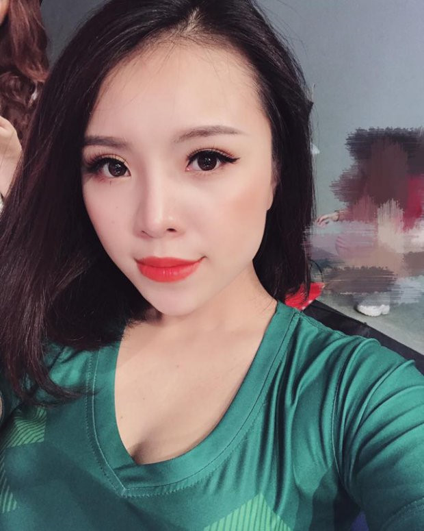 Hot girl cổ vũ World Cup được chú ý khi đóng Quỳnh búp bê