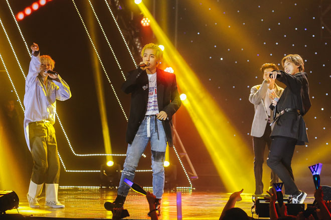 Vừa rời Việt Nam, sao Hàn nhận ngay gạch đá vì xem ảnh ấu dâm