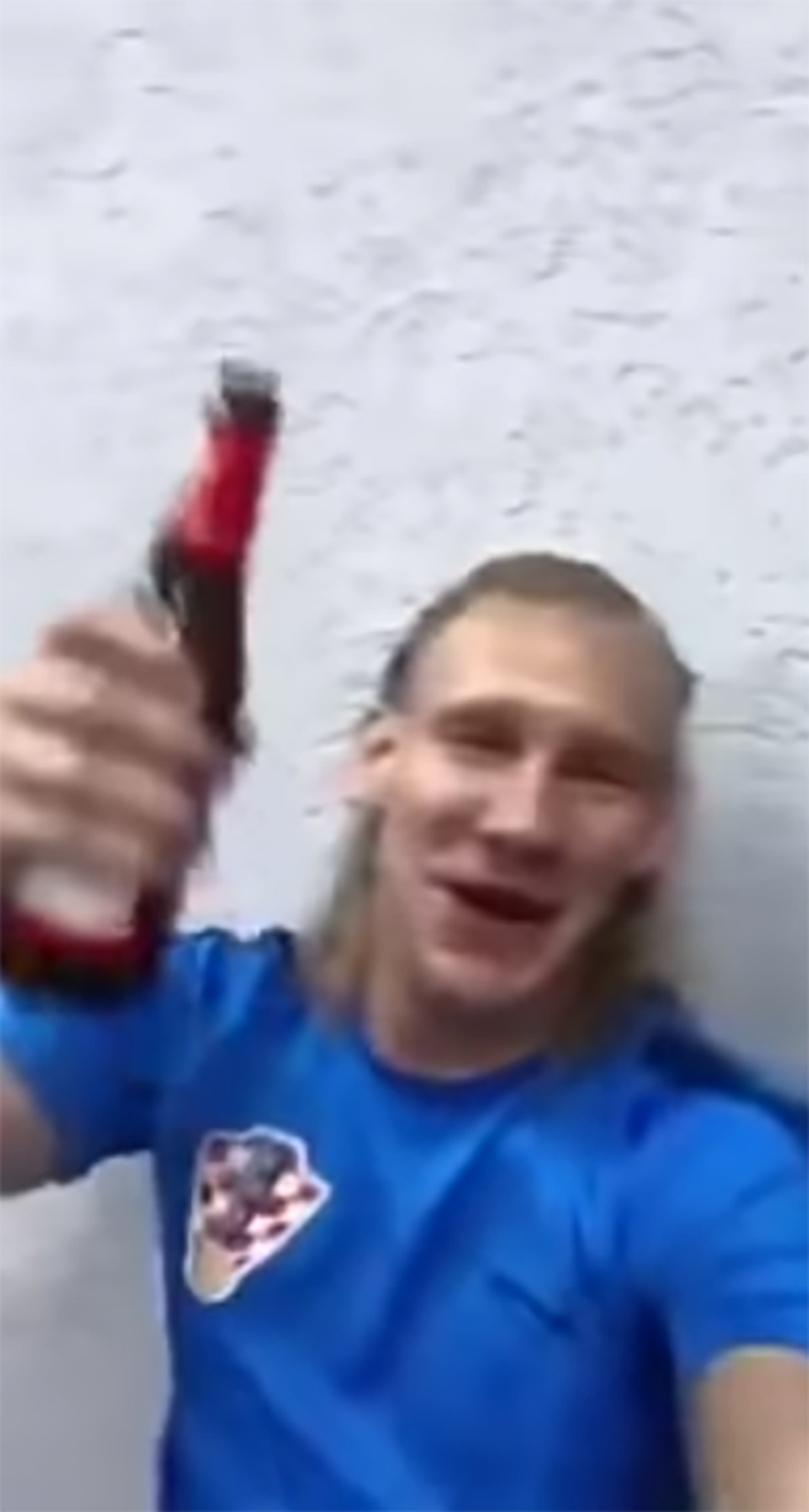 Vừa thoát án treo giò vì khiêu khích Nga, trung vệ Croatia lại bị FIFA điều tra lần nữa