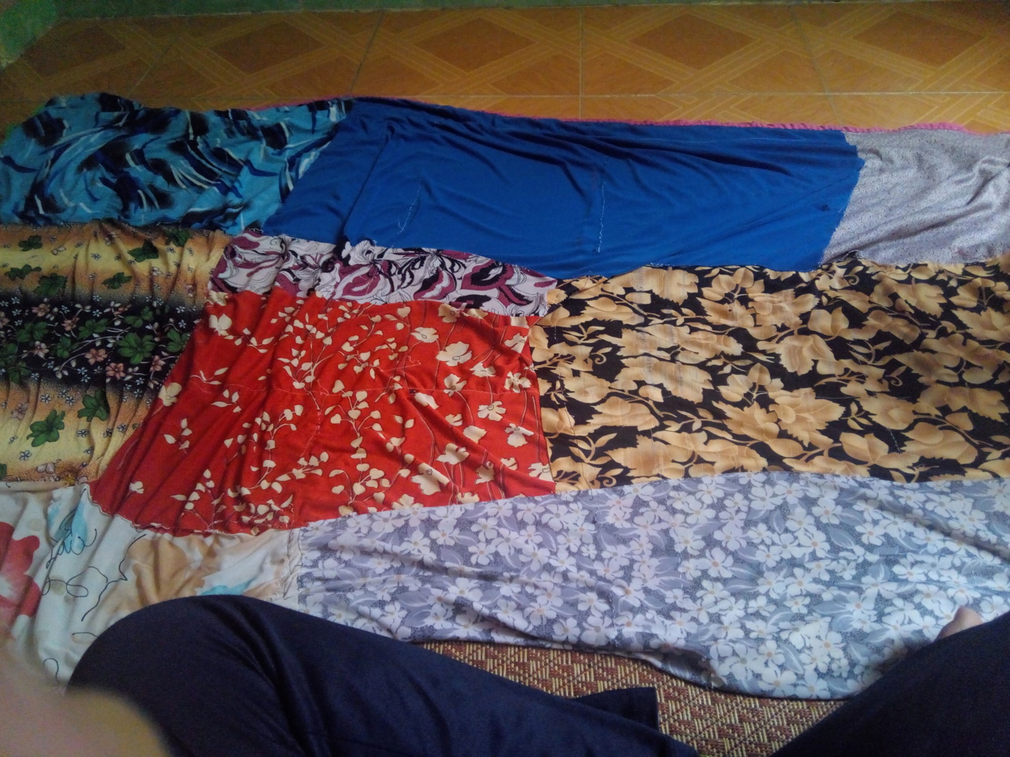 Địa chiến khoe đồ cổ: Có chiếc quạt từ năm 1982, 23 tuổi vẫn giữ combo mũ tất len lúc mới sinh!