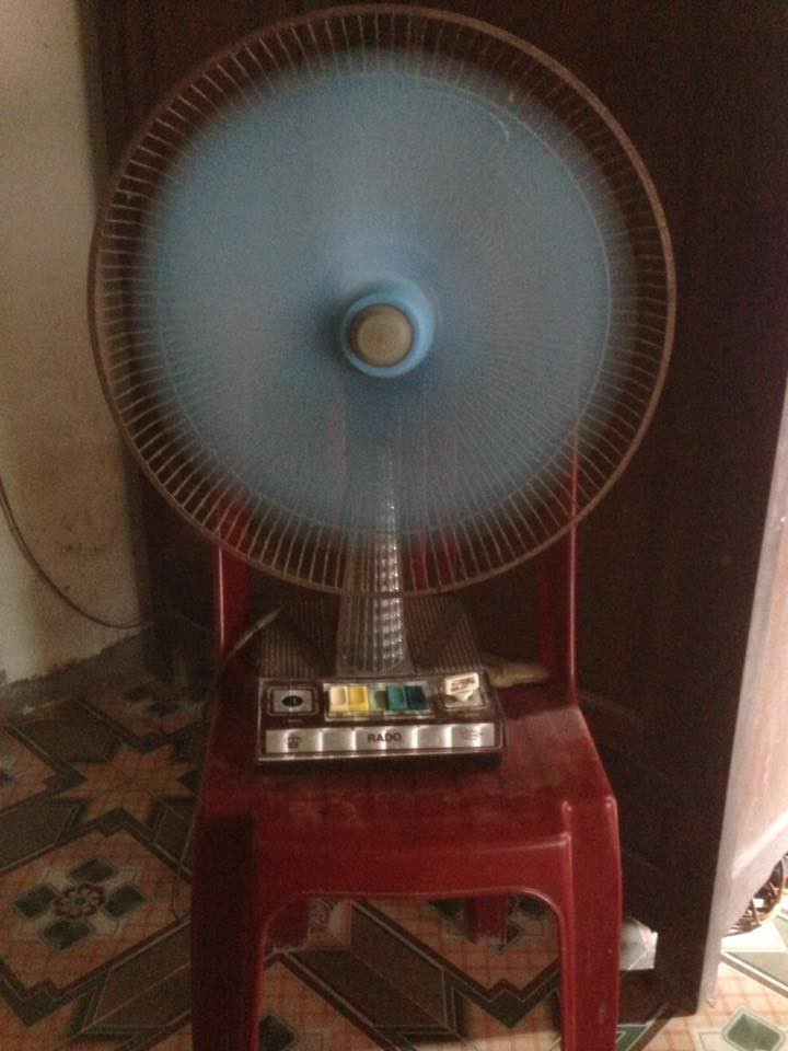 Địa chiến khoe đồ cổ: Có chiếc quạt từ năm 1982, 23 tuổi vẫn giữ combo mũ tất len lúc mới sinh!