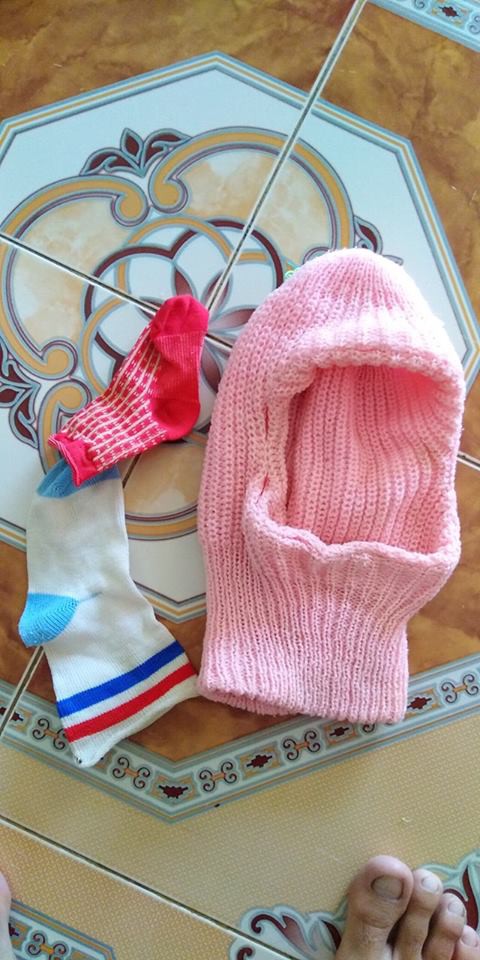 Địa chiến khoe đồ cổ: Có chiếc quạt từ năm 1982, 23 tuổi vẫn giữ combo mũ tất len lúc mới sinh!