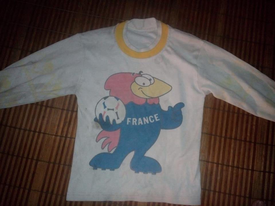 Địa chiến khoe đồ cổ: Có chiếc quạt từ năm 1982, 23 tuổi vẫn giữ combo mũ tất len lúc mới sinh!