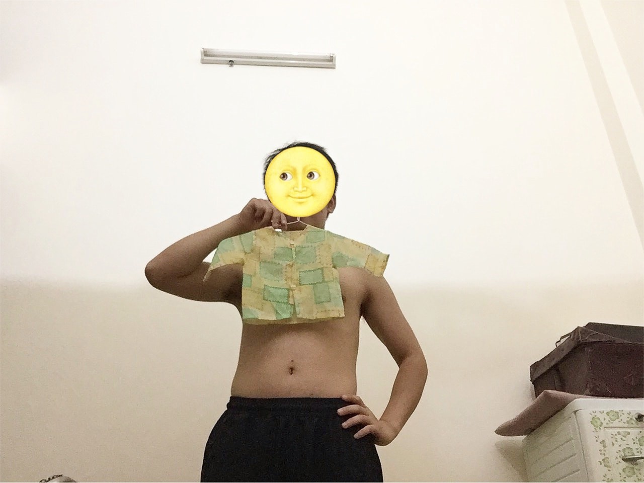 Địa chiến khoe đồ cổ: Có chiếc quạt từ năm 1982, 23 tuổi vẫn giữ combo mũ tất len lúc mới sinh!