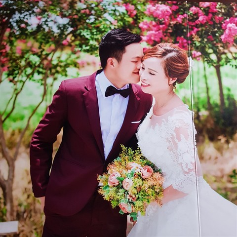 Không chỉ có đám cưới của chú rể 26 và cô dâu 61 tuổi, những cặp vợ chồng cô - cháu này cũng từng dậy sóng dư luận