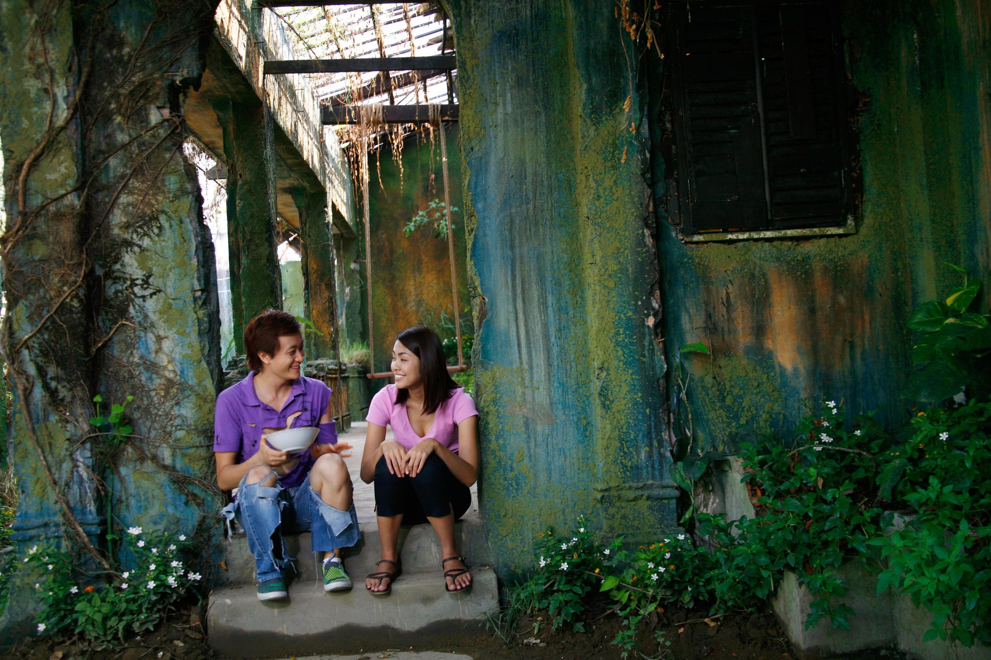 Khán giả rưng rưng với loạt ảnh hậu trường chưa từng công bố của Bỗng Dưng Muốn Khóc sau 10 năm