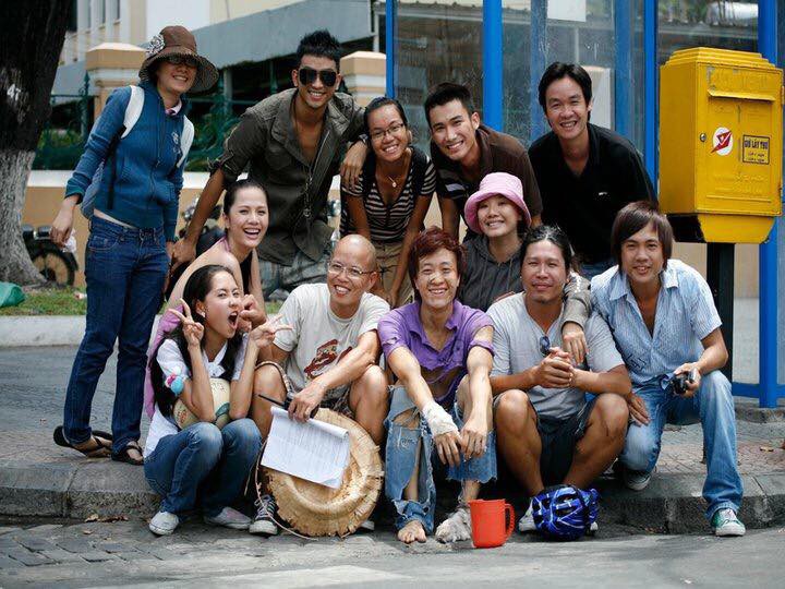 Khán giả rưng rưng với loạt ảnh hậu trường chưa từng công bố của Bỗng Dưng Muốn Khóc sau 10 năm