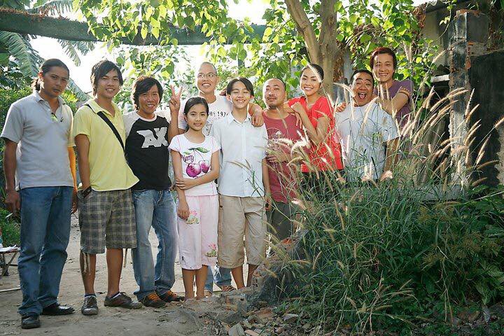 Khán giả rưng rưng với loạt ảnh hậu trường chưa từng công bố của Bỗng Dưng Muốn Khóc sau 10 năm