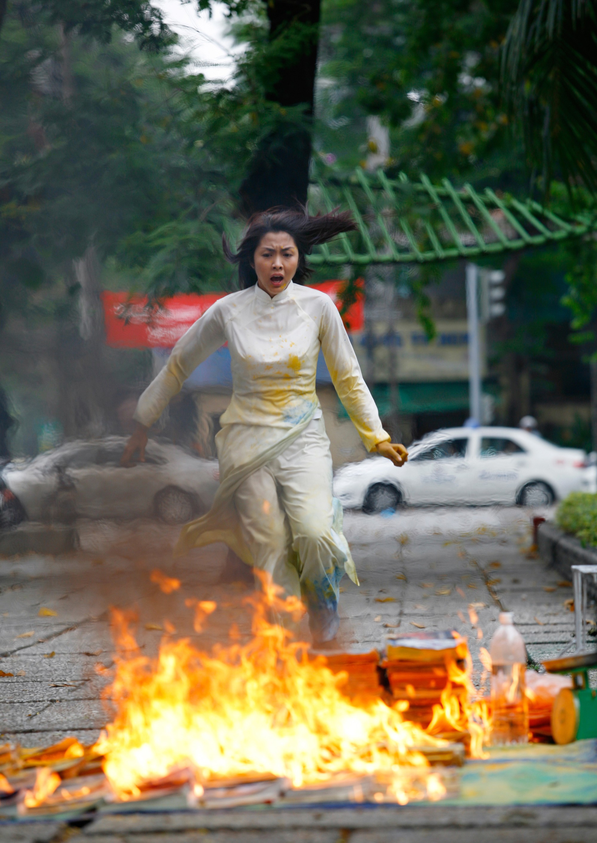 Khán giả rưng rưng với loạt ảnh hậu trường chưa từng công bố của Bỗng Dưng Muốn Khóc sau 10 năm