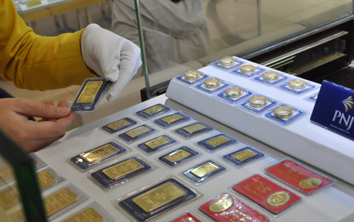 USD tiếp tục tăng, vàng sụt giảm